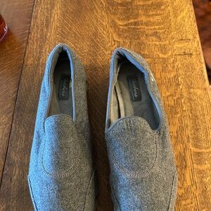Skechers Women’s Charcoal Gray Slip-On Sneakers/Loafers. Size 8.